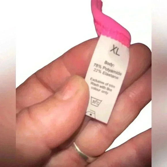 Xl Barbie pink workout dress with shorts, keyhole back, front split. Adj straps. - Picture 6 of 11